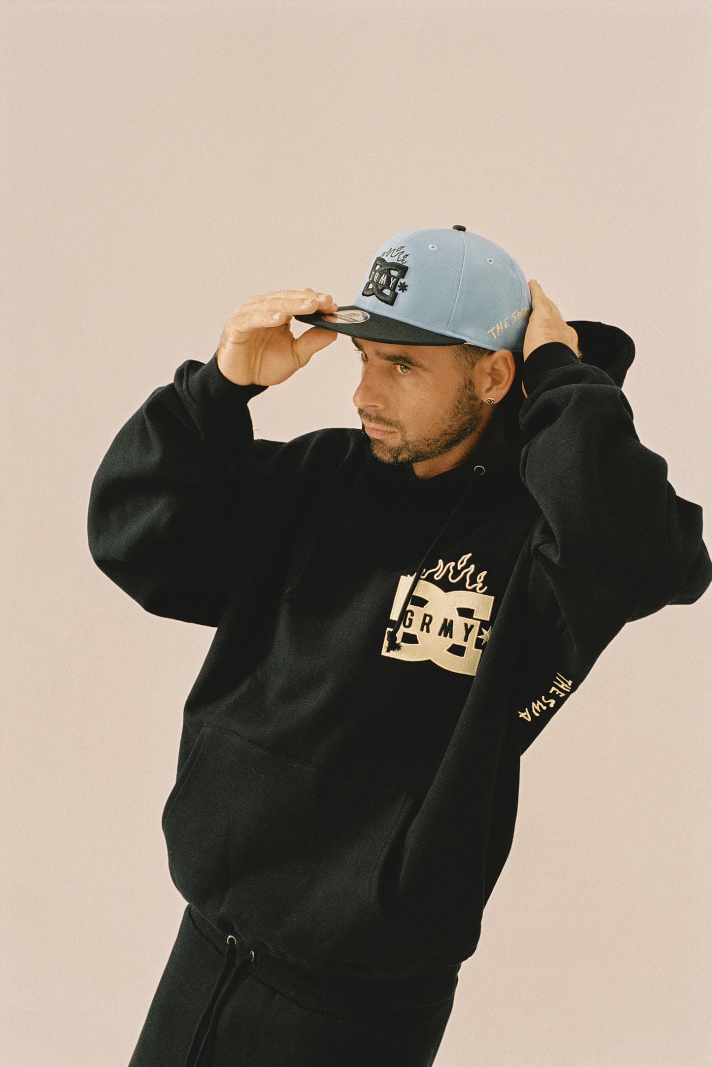 THE SWARM DC SHOES X GRIMEY BOXY HOODIE BLACK