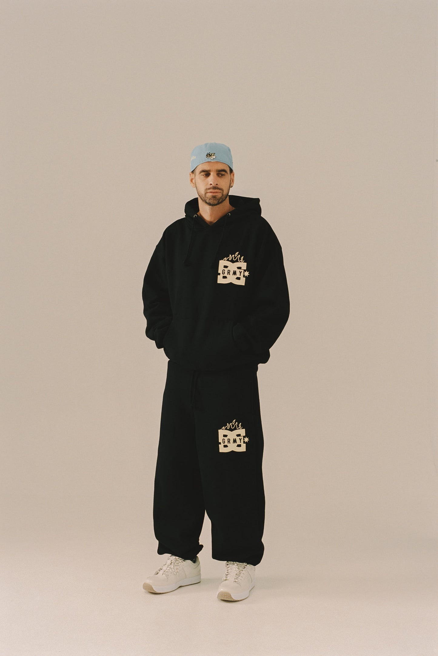THE SWARM DC SHOES X GRIMEY BAGGY SWEATPANTS BLACK
