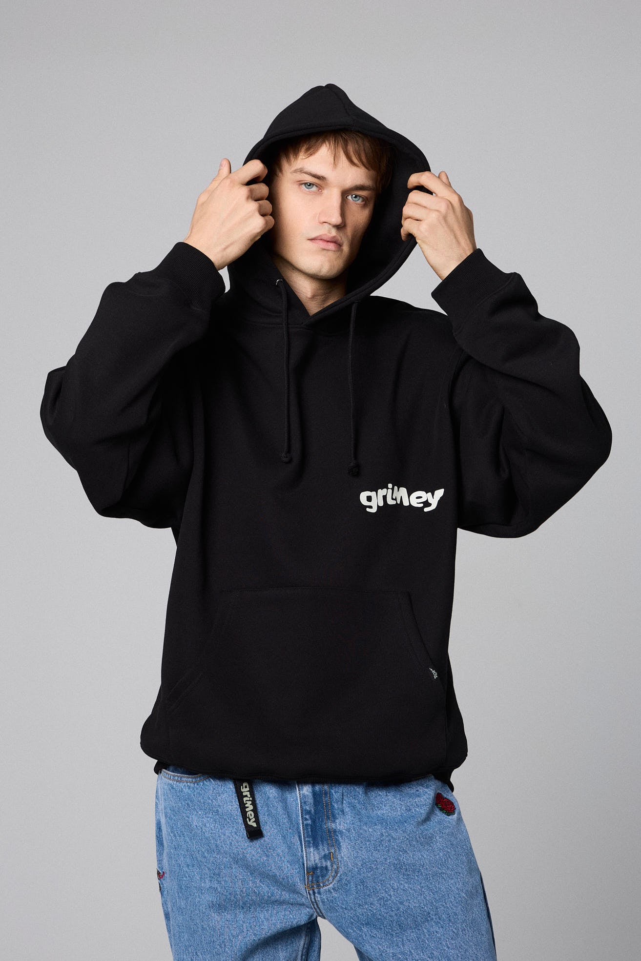 THE PLANET REGULAR HOODIE BLACK